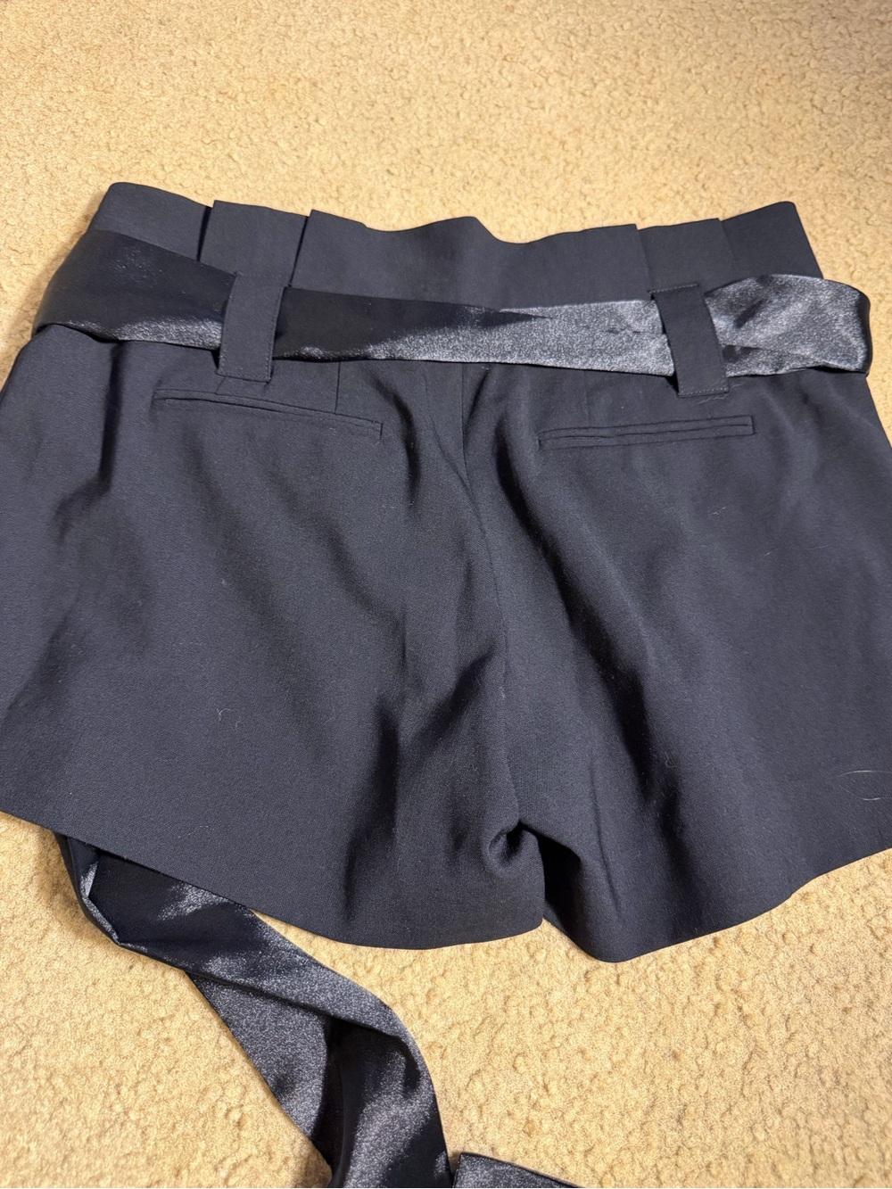 Alice + Olivia Black High Waist Belted Pleated Shorts Women’s Size 4 - Picture 6 of 7
